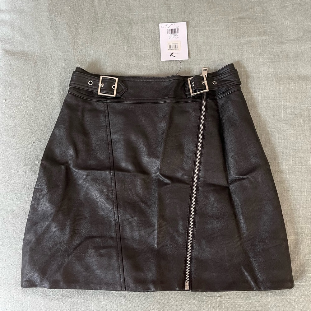 Women’s top shop skirt size 4